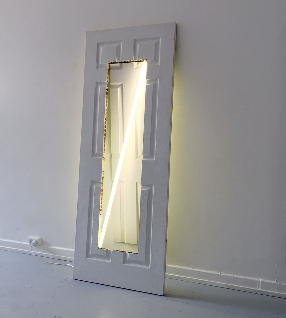 <b>Title: </b>SD13<br /><b>Year: </b>2016<br /><b>Medium: </b>Hollow core door, paint, fluorescent light, cables and power supply<br /><b>Size: </b>76 x 198 x 14 cm
